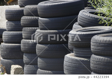 廃タイヤの山 44223394