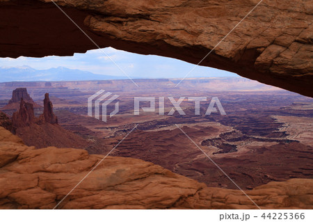 Mesa Arch in Canyonlands National Park. 44225366