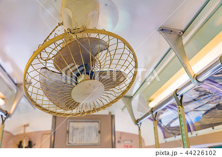 昔の電車の扇風機 44226102