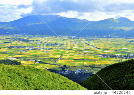 阿蘇外輪山　絶景の晴天空 阿蘇大観峰付近風景写真 Daikanbo scenery Japan 44226246