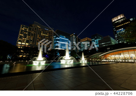 和田倉噴水公園と丸の内ビル街 夜景 和田倉噴水公園と丸の内ビル街 夜景 44228706