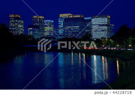 桜田門と丸の内ビル街の夜景 44228719