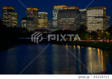 桜田門と丸の内ビル街の夜景 44228721