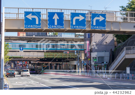 都市風景　西日暮里駅前の鉄橋 44232962