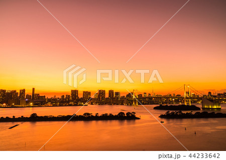 Beautiful architecture building cityscape of tokyo city with rainbow bridge 44233642