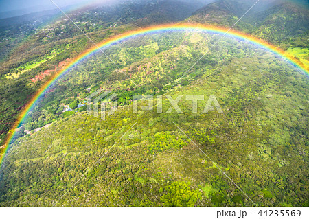 ハワイ 空から眺める虹の輪 オアフ島内陸 航空写真 の写真素材