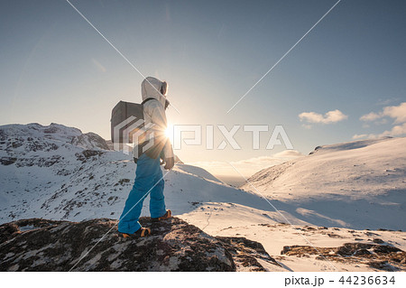 Man mountaineer climbing on snowy mountain 44236634
