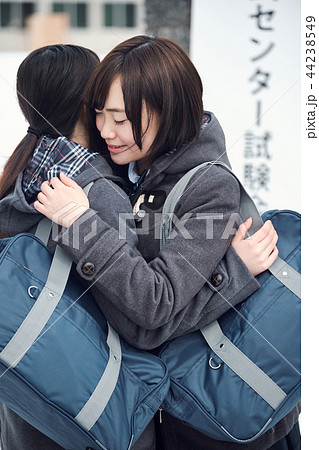 センター試験を受ける女子高生 センター試験を受ける女子高生 44238549