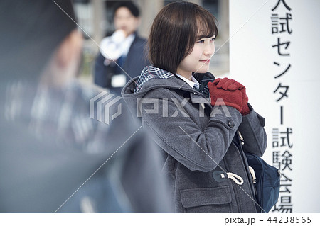 センター試験を受ける女子高生 センター試験を受ける女子高生 44238565