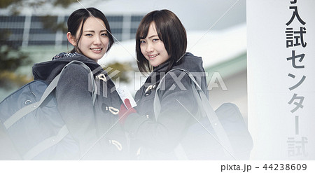 センター試験を受ける女子高生 センター試験を受ける女子高生 44238609