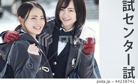 センター試験を受ける女子高生 センター試験を受ける女子高生 44238741