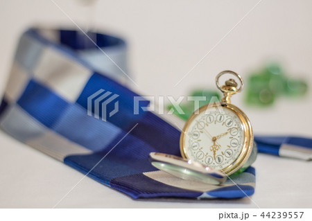 サラリーマンイメージ ネクタイと小物 忘年会新年会イメージ サラリーマンイメージ ネクタイと小物 忘年会新年会イメージ 44239557