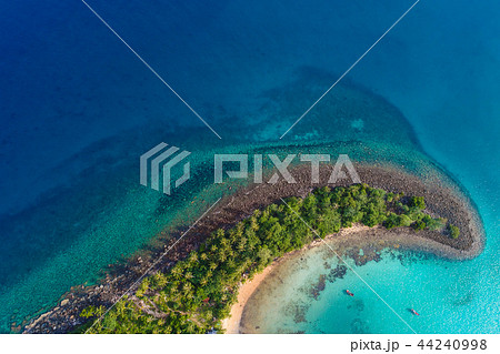 Blue turquoise water sea island with green tree 44240998