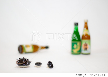 忘年会イメージ　新年会イメージ　飲み会　女子会 44241241