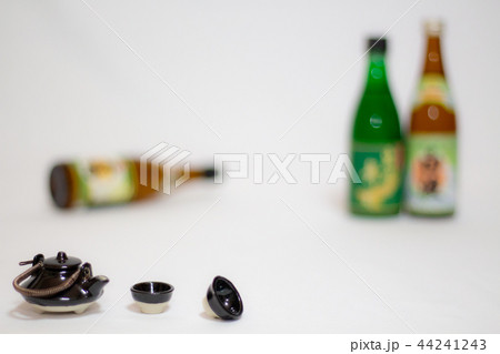 忘年会イメージ　新年会イメージ　飲み会　女子会 44241243