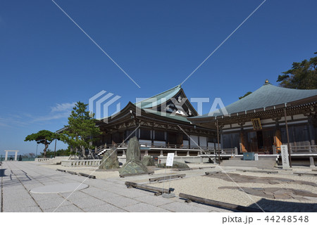 摩耶山　天上寺の摩耶夫人堂と金堂 44248548