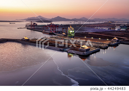 夕焼け 海 黄海 44249483