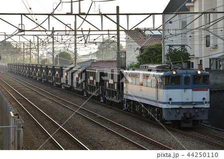 武蔵野線を走るEF652090セメント輸送列車 武蔵野線を走るEF652090セメント輸送列車 44250110