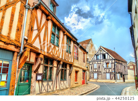 Traditional houses in the old town of Provins, France Traditional houses in the old town of Provins, France 44250125