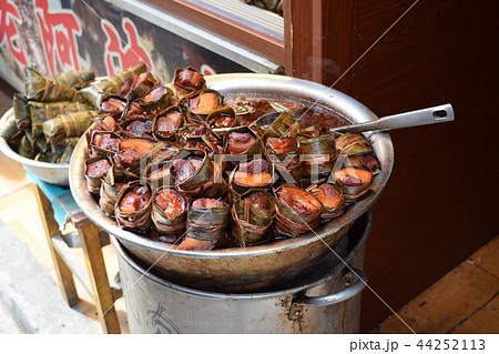 上海 朱家角古鎮の豚の角煮 44252113