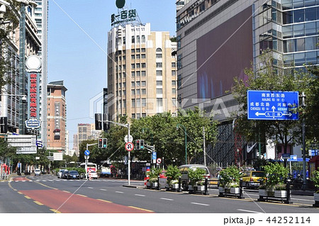 上海 人民広場駅周辺の街並み 上海 人民広場駅周辺の街並み 44252114