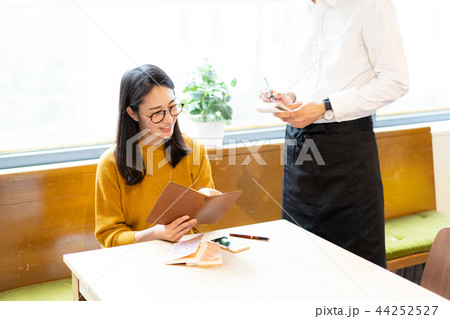 カフェ 女性 ライフスタイル カフェ 女性 ライフスタイル 44252527