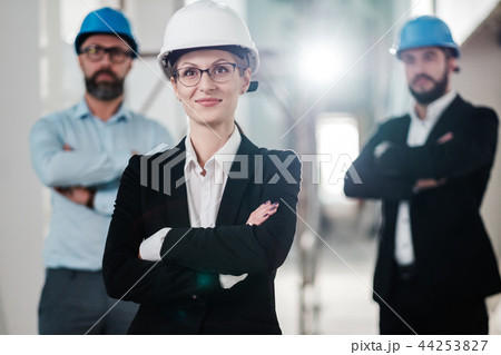 Engineers in hardhats have conversation 44253827