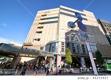 日本の東京都市景観　恵比寿駅など、街並みを望む 44253925