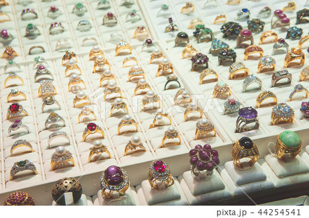 Jewelry in Showcase Diamond Ring , Jewelry store 44254541