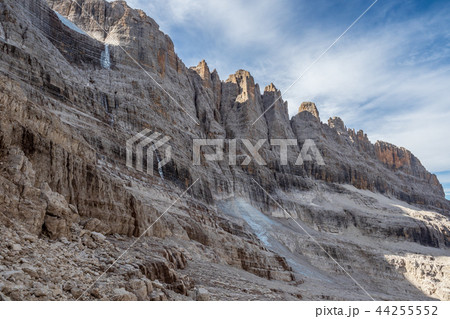 View of the mountain peaks Brenta Dolomites. View of the mountain peaks Brenta Dolomites. 44255552