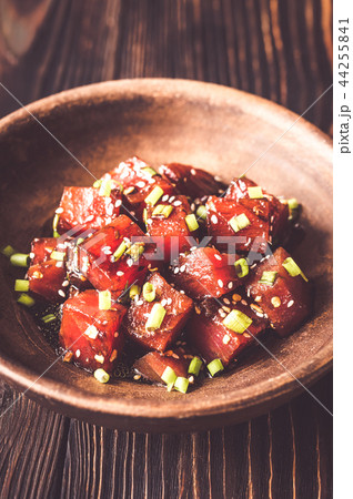 Bowl of poke - traditional Hawaiian dish 44255841