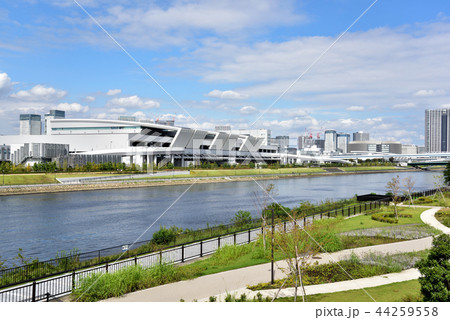 江東区豊洲新市場と東雲運河の写真素材