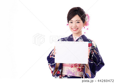 振袖を着た女性 振袖を着た女性 44260472