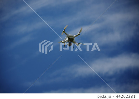 ドローン　空撮　機材　飛行　撮影　飛ぶ　空中撮影　ひまわり　向日葵　ひまわり畑 44262231