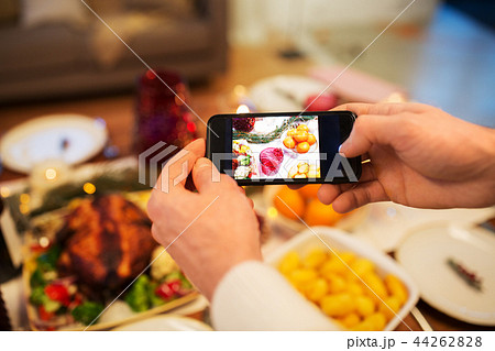 hands photographing food at christmas dinner 44262828
