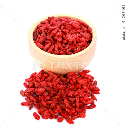 heap of goji berries isolated on white background 44263465