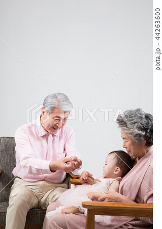 高齢者 老人 家族 44263600