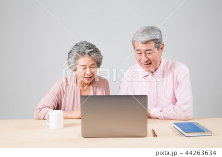 高齢者 老人 家族 44263634