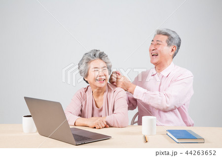 高齢者 老人 家族 44263652