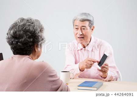高齢者 老人 家族 44264091
