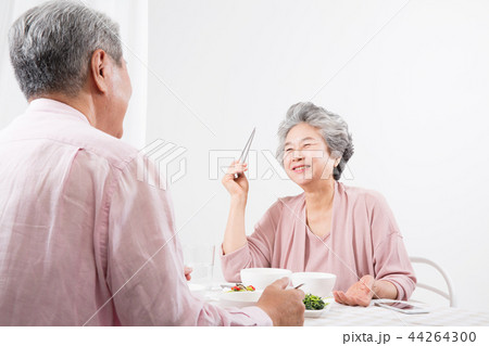 高齢者 老人 家族 44264300