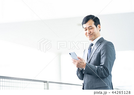 男性会社員　ミドルのビジネスマン　 44265128