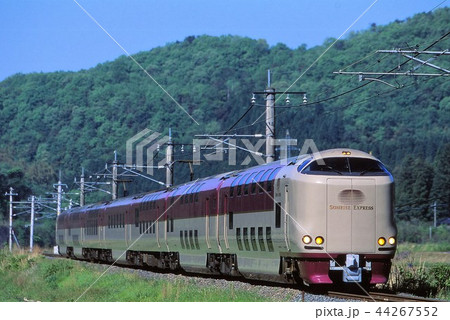 伯備線を行くサンライズ出雲 44267552