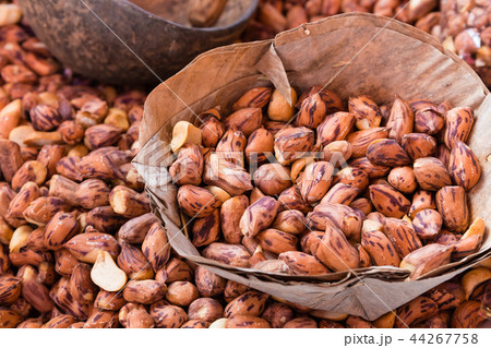 Peanuts roasted with salt. Peanuts roasted with salt. 44267758