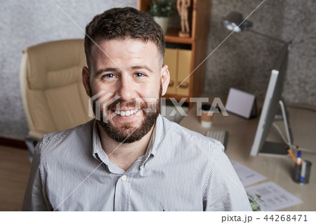Handsome entrepreneur Handsome entrepreneur 44268471