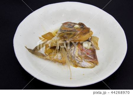 鯛のかぶと煮のイメージ（黒バック） 44268970