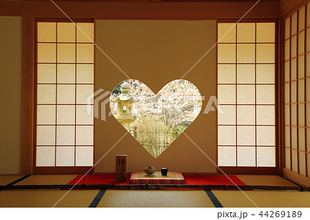 正寿院　ハートの窓と桜 44269189