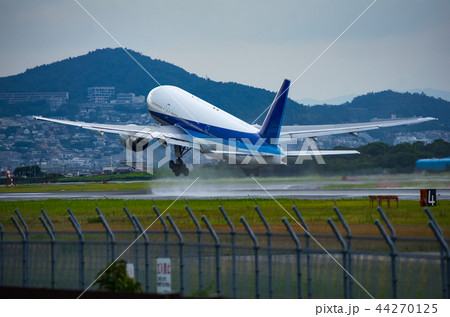 雨上がりのテイクオフ 44270125