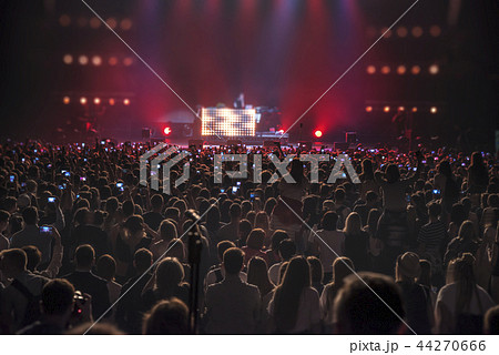 people at the concert with the phones 44270666