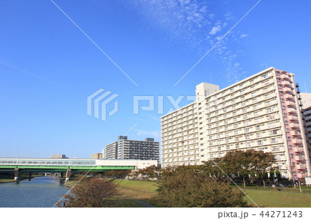 東大島駅と秋晴れの空 東大島駅と秋晴れの空 44271243